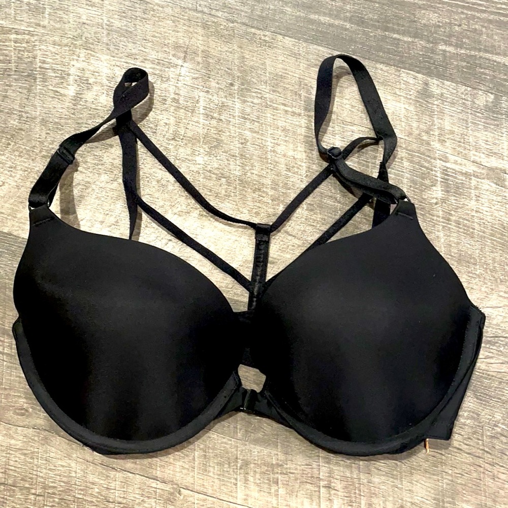 34 D Victoria Secret bra